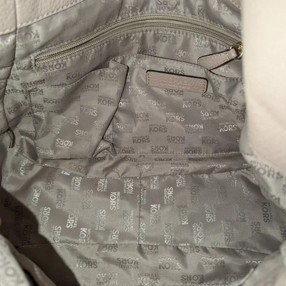 Michael Kors Slouchy Hobo bag Very Good Condition - Picture 9 of 11